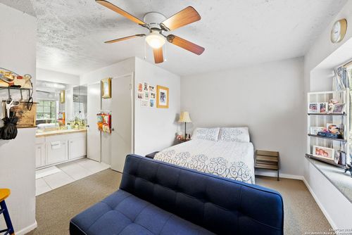 335 Flatrock Dr, Canyon Lake, TX, 78133-3961 | Card Image