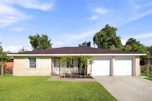 211 Estelle Cir, Texas City, TX, 77591-4126 | Card Image