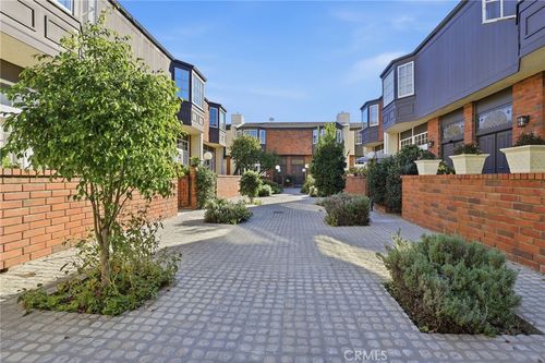 7-5420 Lindley, Encino, CA, 91316 | Card Image