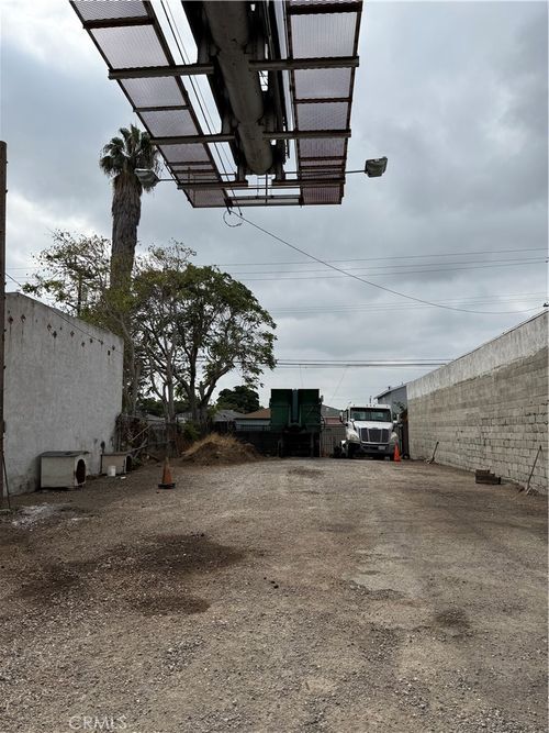 1122 Firestone Blvd, Los Angeles, CA, 90001-3737 | Card Image
