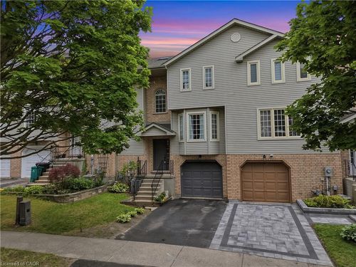 692 Grange Cres, Waterloo, ON, N2T2L8 | Card Image