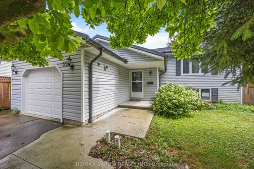 52 Water St, Chatham, ON, N7M3H7 | Card Image