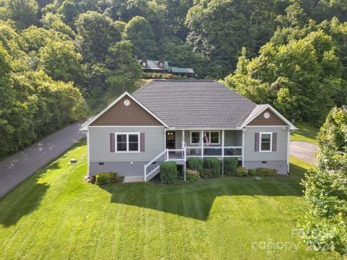 Tanner Trl, Waynesville, NC 28785