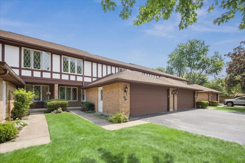 567 Cress Creek Ln, Crystal Lake, IL, 60014-7002 | Card Image