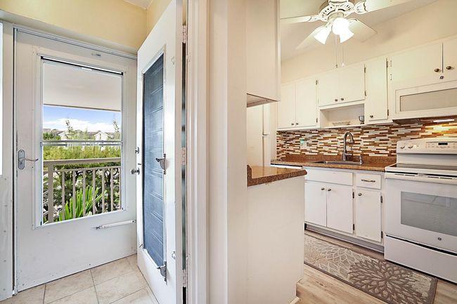 APT-343 - 1951 Ne 39 Th St, Condo with 2 bedrooms, 2 bathrooms and null parking in Lighthouse Point FL | Image 6