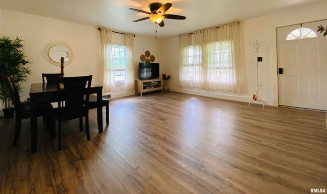 245 W Mcclernand Ave, House other with 5 bedrooms, 2 bathrooms and null parking in Shawneetown IL | Image 9