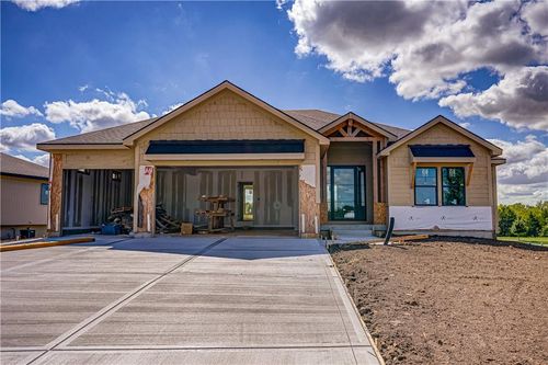 13 Red Fox Cir, Lake Winnebago, MO, 64034-5202 | Card Image