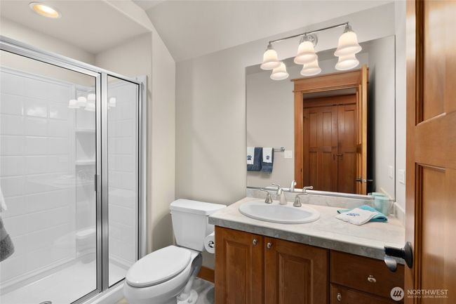 Bath room upstairs | Image 23