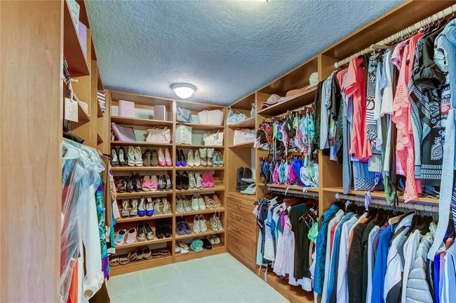Master closet | Image 26