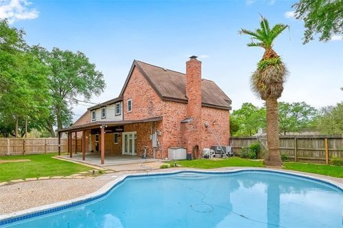 8515 Twelve Oaks Dr, Texas City, TX, 77591-2230 | Card Image
