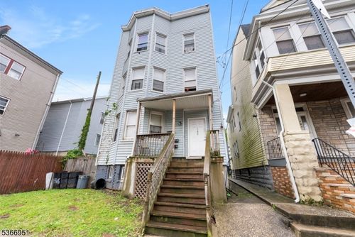 182 W Bigelow St, Newark, NJ, 07108-2494 | Card Image