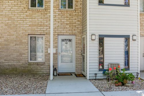 19-19 Redwood Ct, Coram, NY, 11727-1519 | Card Image