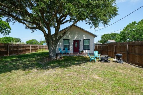 735 S Ann St, Rockport, TX, 78382-2421 | Card Image