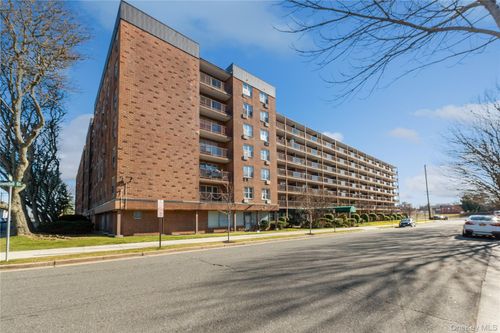 19f-20 Wendell St, Hempstead, NY, 11550-1251 | Card Image