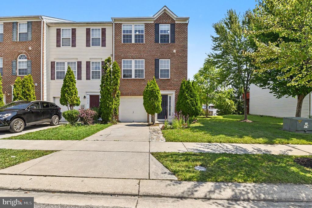 Residential in MIDDLE RIVER 3