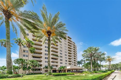 501-90 Edgewater Dr, Coral Gables, FL, 33133-6942 | Card Image