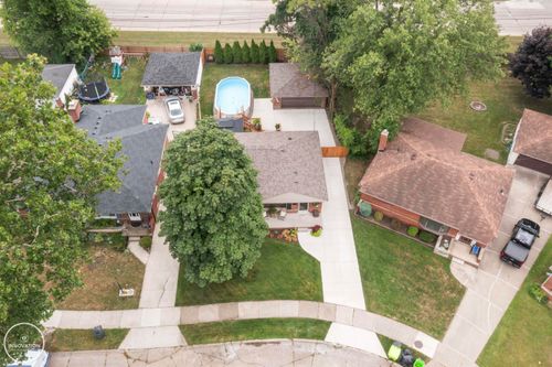 28133 Diesing Dr, Madison Heights, MI, 48071-4532 | Card Image
