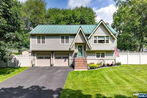 102 Tomahawk Trl, Sparta, NJ, 07871-2905 | Card Image