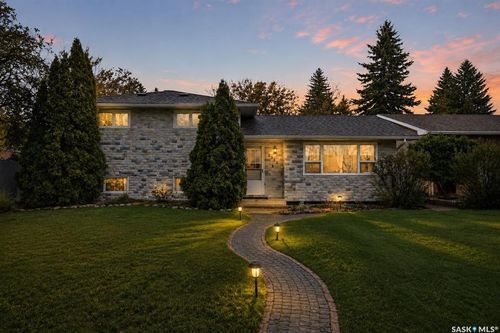 2305 Taylor St E, Saskatoon, SK, S7H1W8 | Card Image