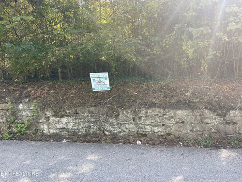 132 Church St, Jellico, TN, 37762-2512 | Card Image