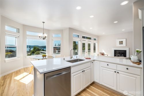 9924 Sunset Dr, La Conner, WA, 98257-9350 | Card Image