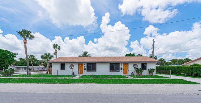 2013 Wilkins Ave, Townhouse with 2 bedrooms, 1 bathrooms and null parking in West Palm Beach FL | Image 18