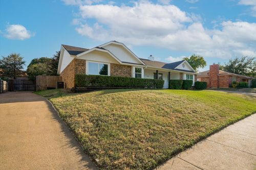 421 Augustine Dr, Euless, TX, 76039-7808 | Card Image