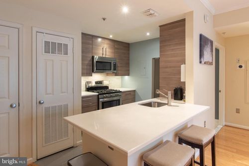 apt-127-2004 11th St Nw, WASHINGTON, DC, 20001-4020 | Card Image
