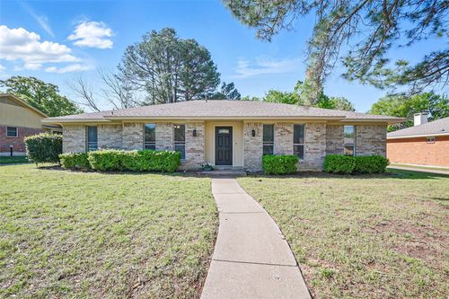 824 Sandpiper Dr, Denton, TX, 76205-8018 | Card Image