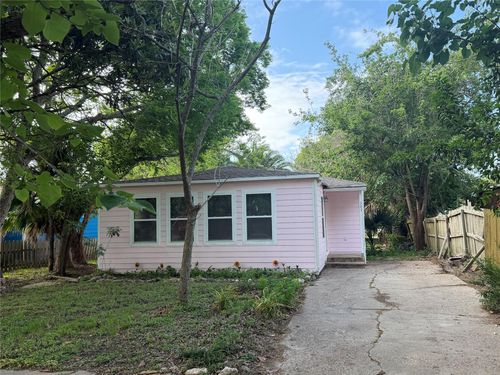 303 Magnusson Ave, Palacios, TX, 77465-3923 | Card Image