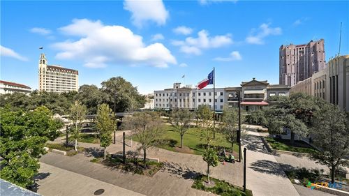 201-222 Losoya St, San Antonio, TX, 78205-2610 | Card Image