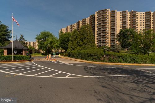 609-205 Yoakum Pkwy, ALEXANDRIA, VA, 22304-3815 | Card Image