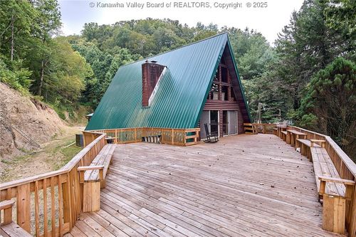 39 Stollinball Rd, Chapmanville, WV, 25508-9350 | Card Image