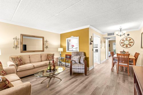 600 Village Green Ct, Palm Springs, FL, 33461-6520 | Card Image