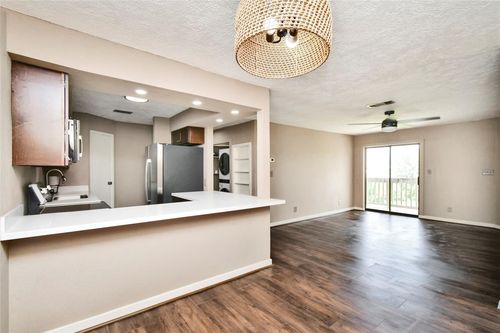 14a-2501 Gulf Fwy, Dickinson, TX, 77539-3240 | Card Image