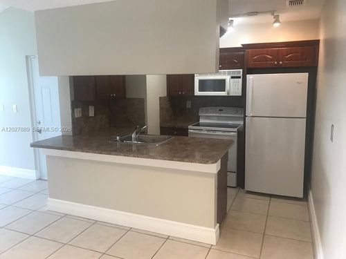 l-20-6740 Nw 175th Ln, Hialeah, FL, 33015-5854 | Card Image
