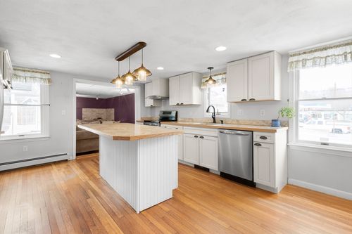 11 Central St, Georgetown, MA, 01833-2033 | Card Image