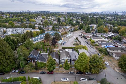 4011 Kamloops St, Vancouver, BC, V5R1X5 | Card Image