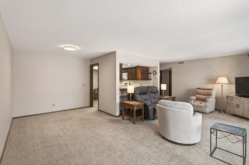 apt-112-9500 Collegeview Rd, Bloomington, MN, 55437-2156 | Card Image