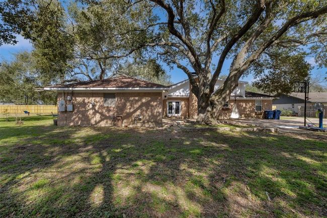 617 Melody Ln, House other with 3 bedrooms, 3 bathrooms and 2 parking in Eagle Lake TX | Image 4