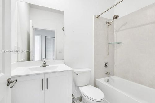 21071-21071 Ne 8th Ave, Miami, FL, 33179-1377 | Card Image