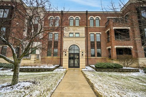 19045 Thomson Dr, Brookfield, WI, 53045-5174 | Card Image