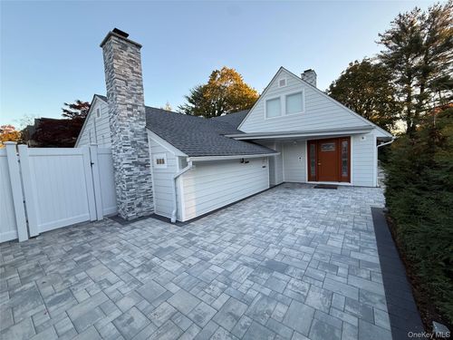 1 Strawberry Ln, Roslyn Heights, NY, 11577-2517 | Card Image