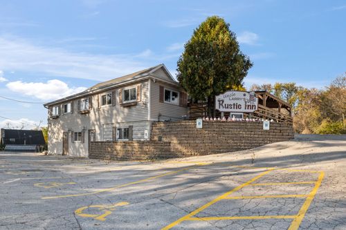 3327 Lake Dr, Hartford, WI, 53027-8606 | Card Image