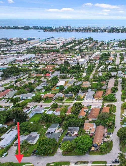 703 N 7th St, Lantana, FL, 33462-1607 | Card Image