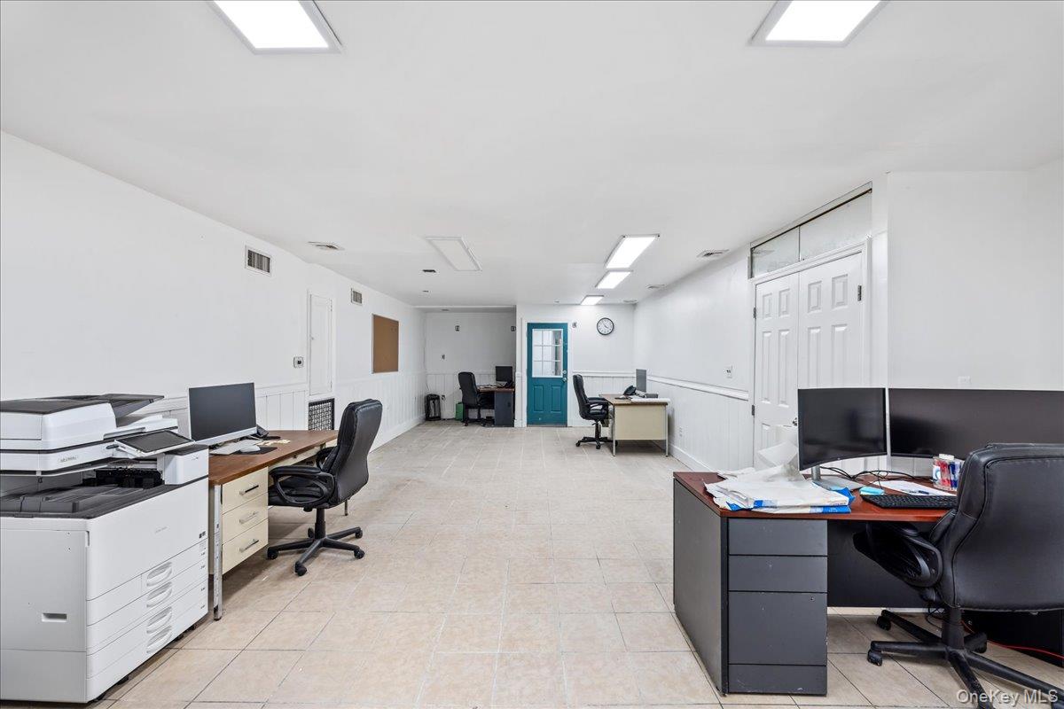 Commercial Sale in Hempstead 4