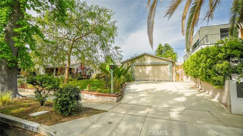 5055 Willowcrest Ave, North Hollywood, CA, 91601-4050 | Card Image