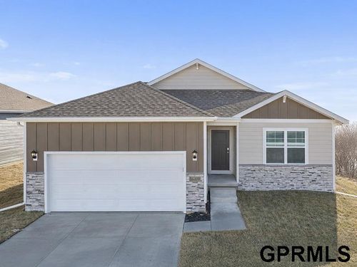 5434 Fenwick St, Bellevue, NE, 68133-4858 | Card Image