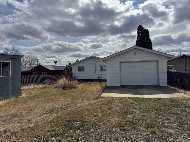 11308 106 Avenue, House other with 3 bedrooms, 2 bathrooms and 4 parking in Fairview AB | Image 25