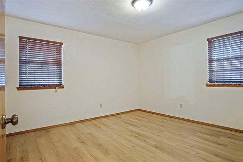 1125 N Patterson Dr, Moore, OK, 73160-6939 | Card Image